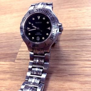 Gucci 9750m Stainless Steel Sport Diver Watch